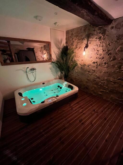 Maison Suspendue Avec Jacuzzi Privatif Pont-en-Royans Εξωτερικό φωτογραφία